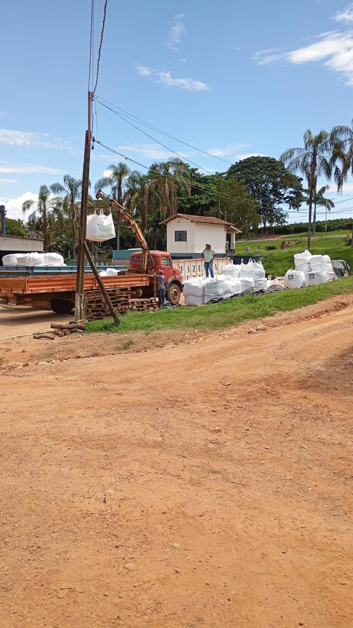 Área de apoio e equipamentos da fazenda